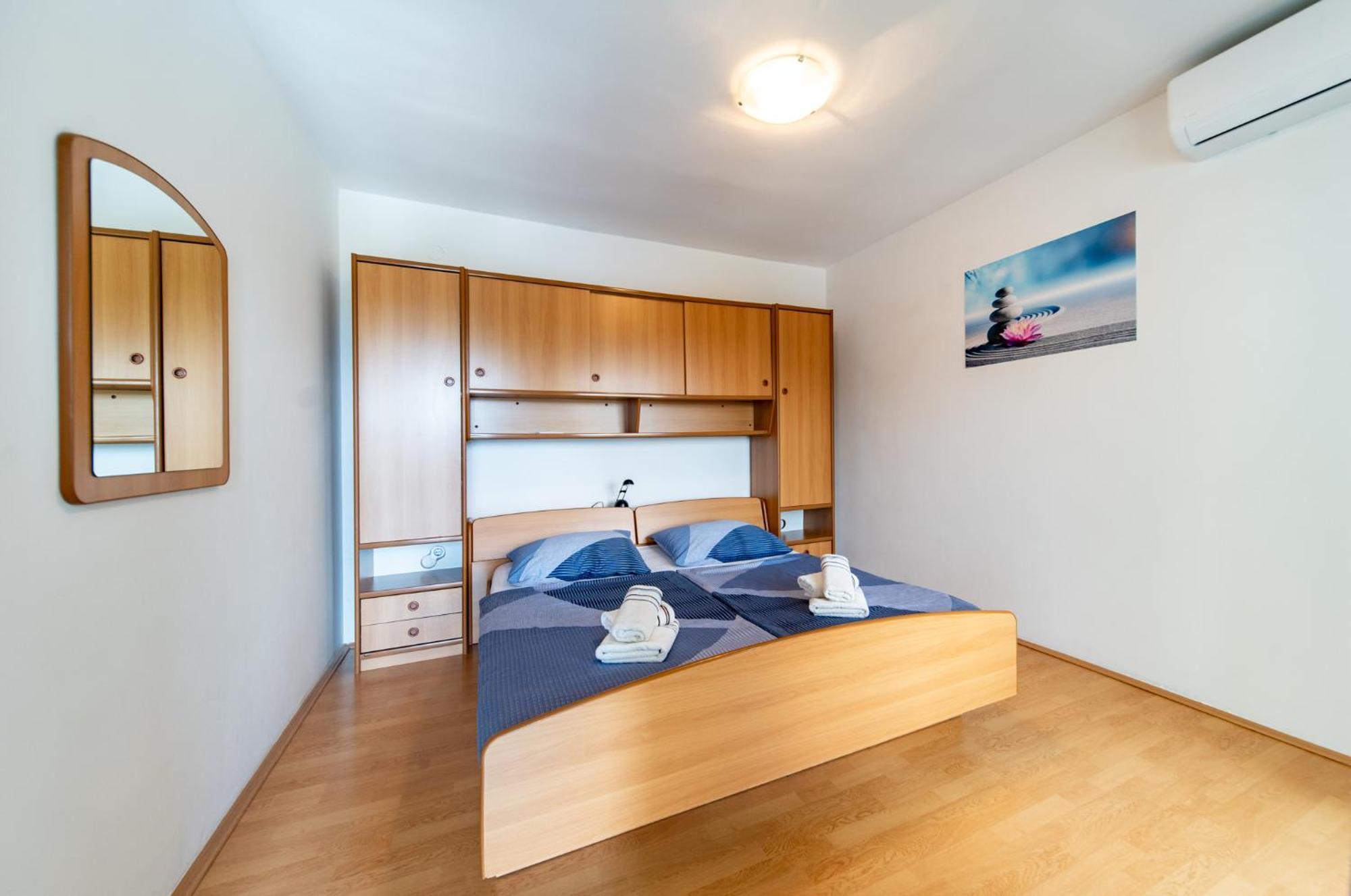 Apartments Lores Rab Town Ngoại thất bức ảnh