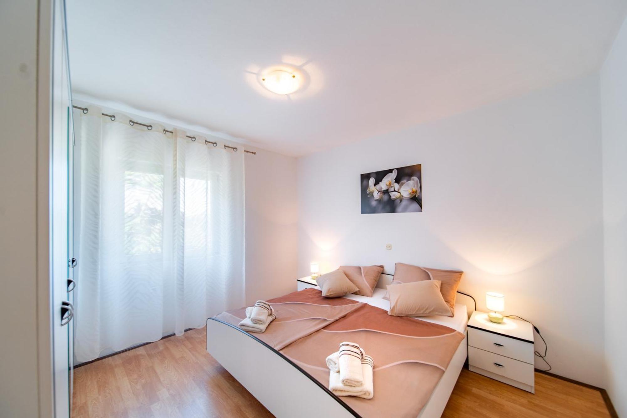 Apartments Lores Rab Town Ngoại thất bức ảnh
