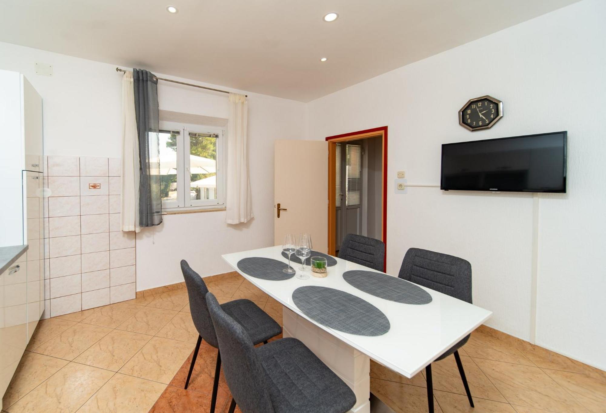 Apartments Lores Rab Town Ngoại thất bức ảnh
