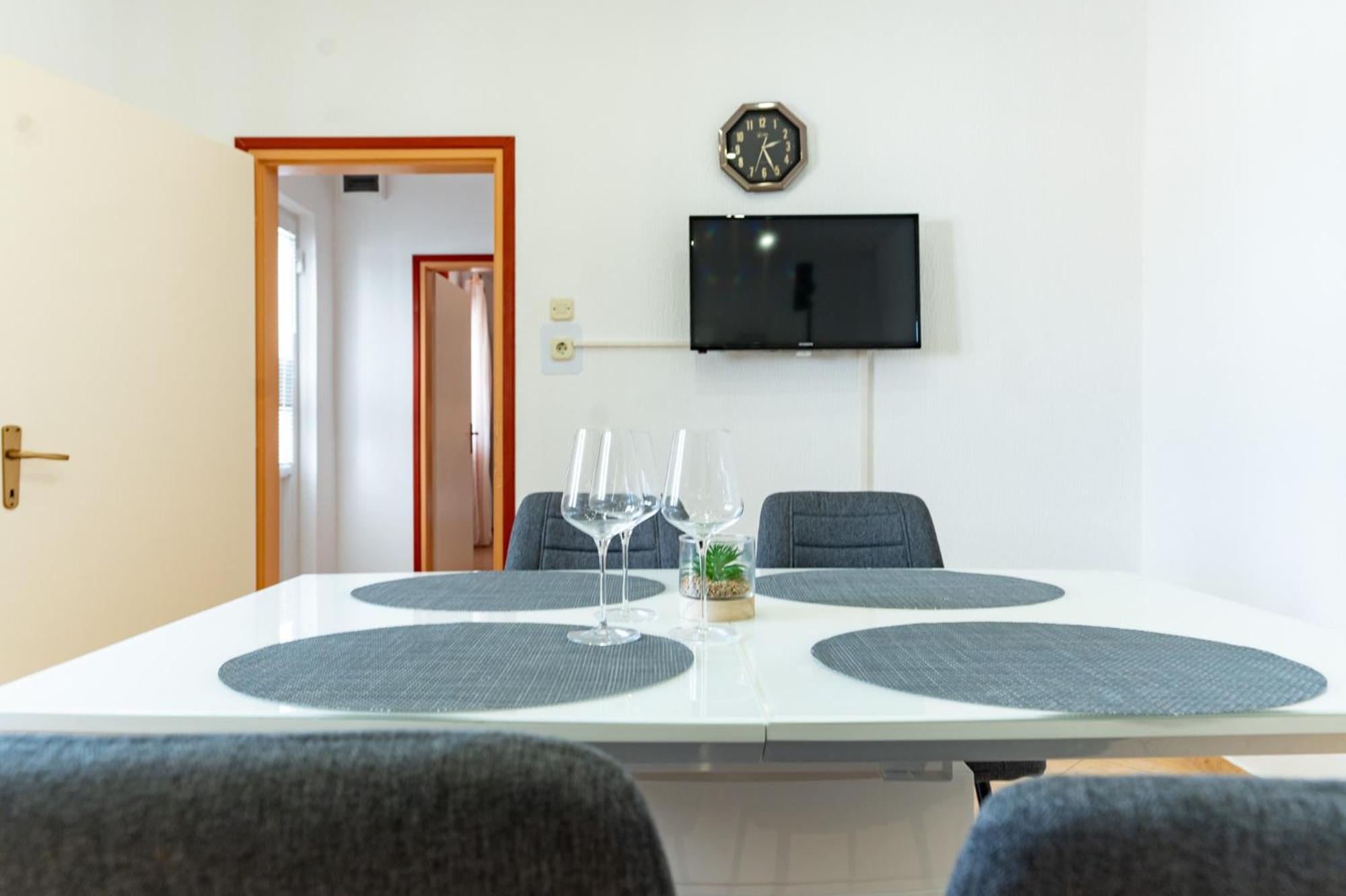 Apartments Lores Rab Town Ngoại thất bức ảnh